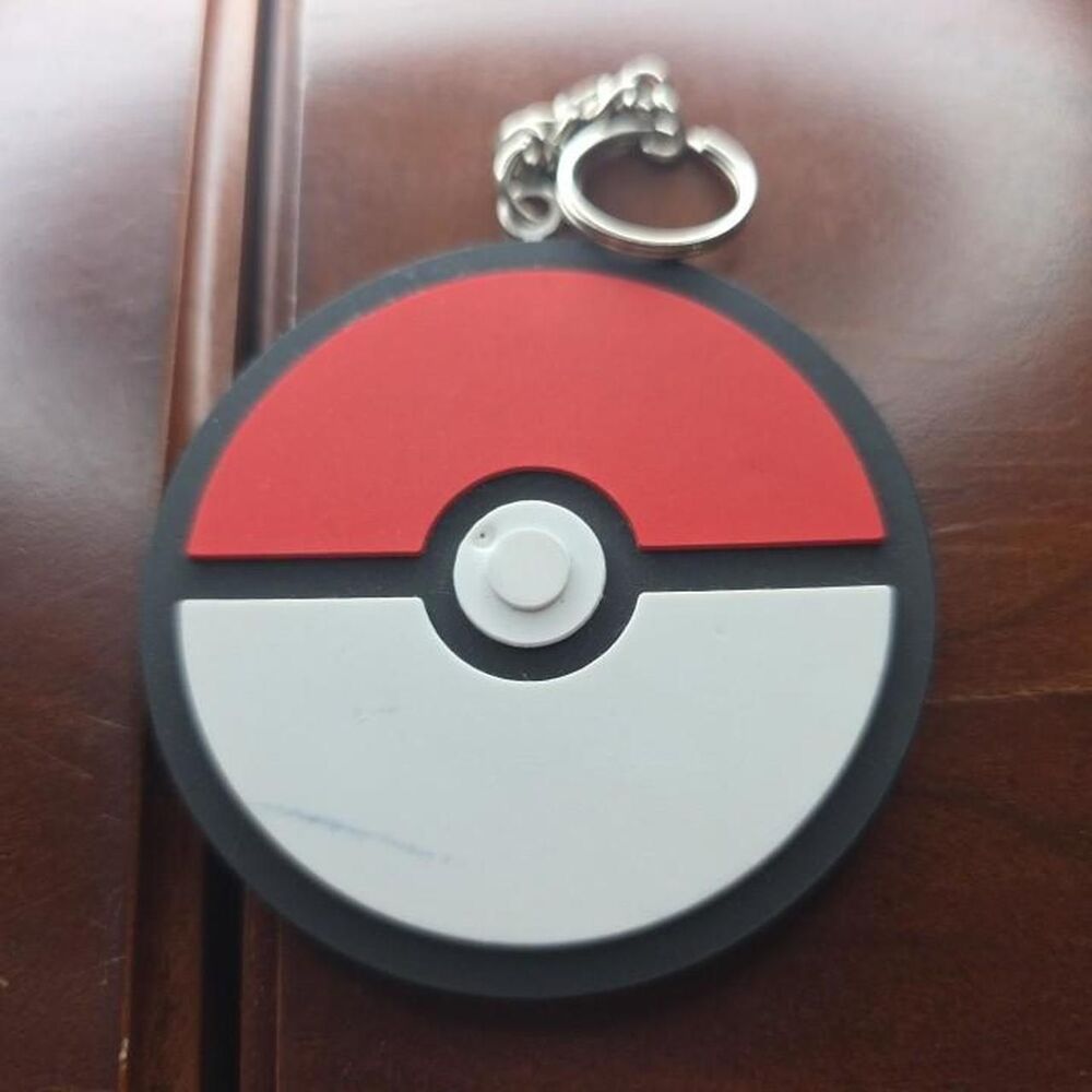 Pokemon Pokeball rubber keychain